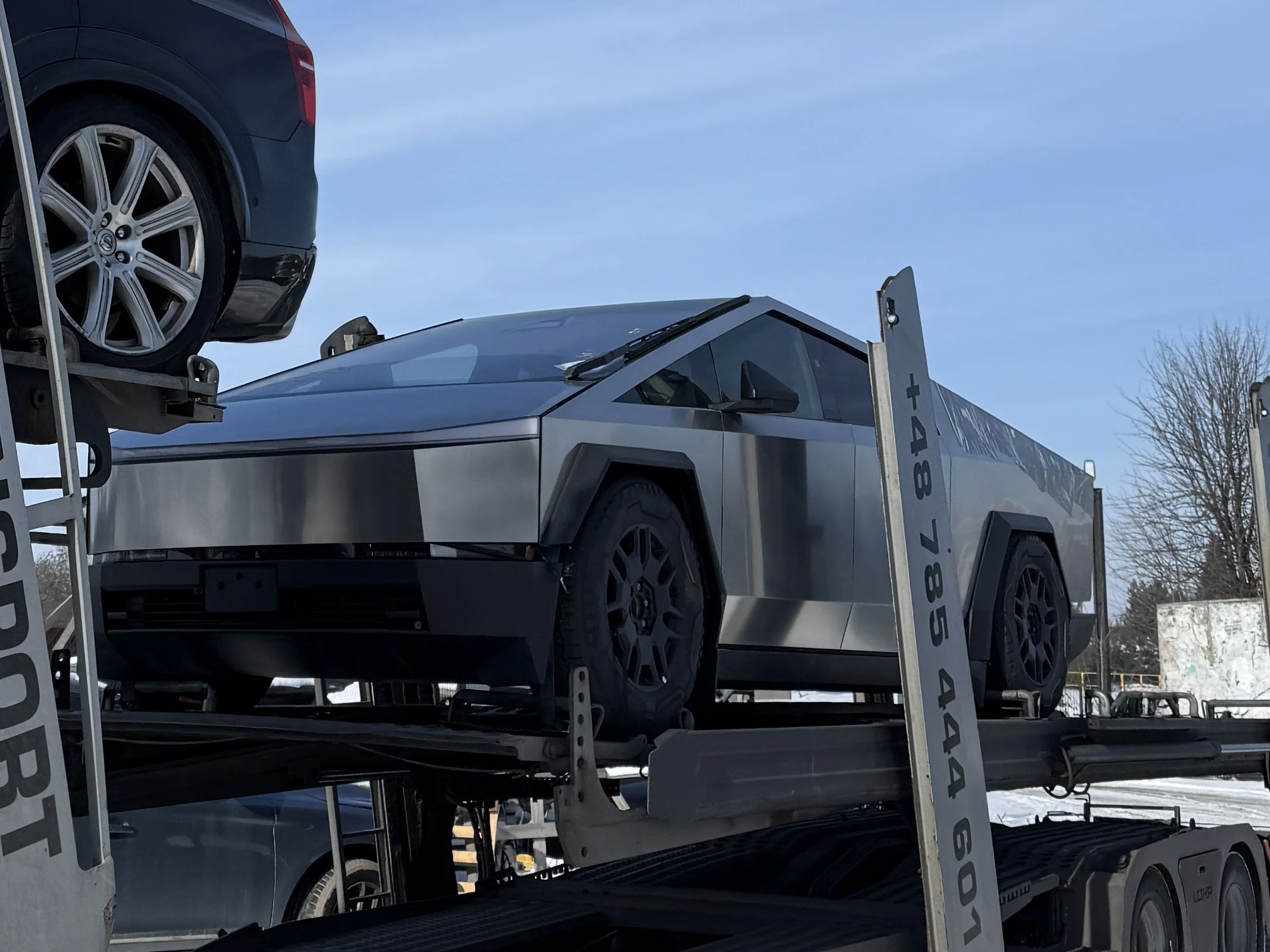 Cybertruck sprowadzany z USA - egzemplarz przed zakupem