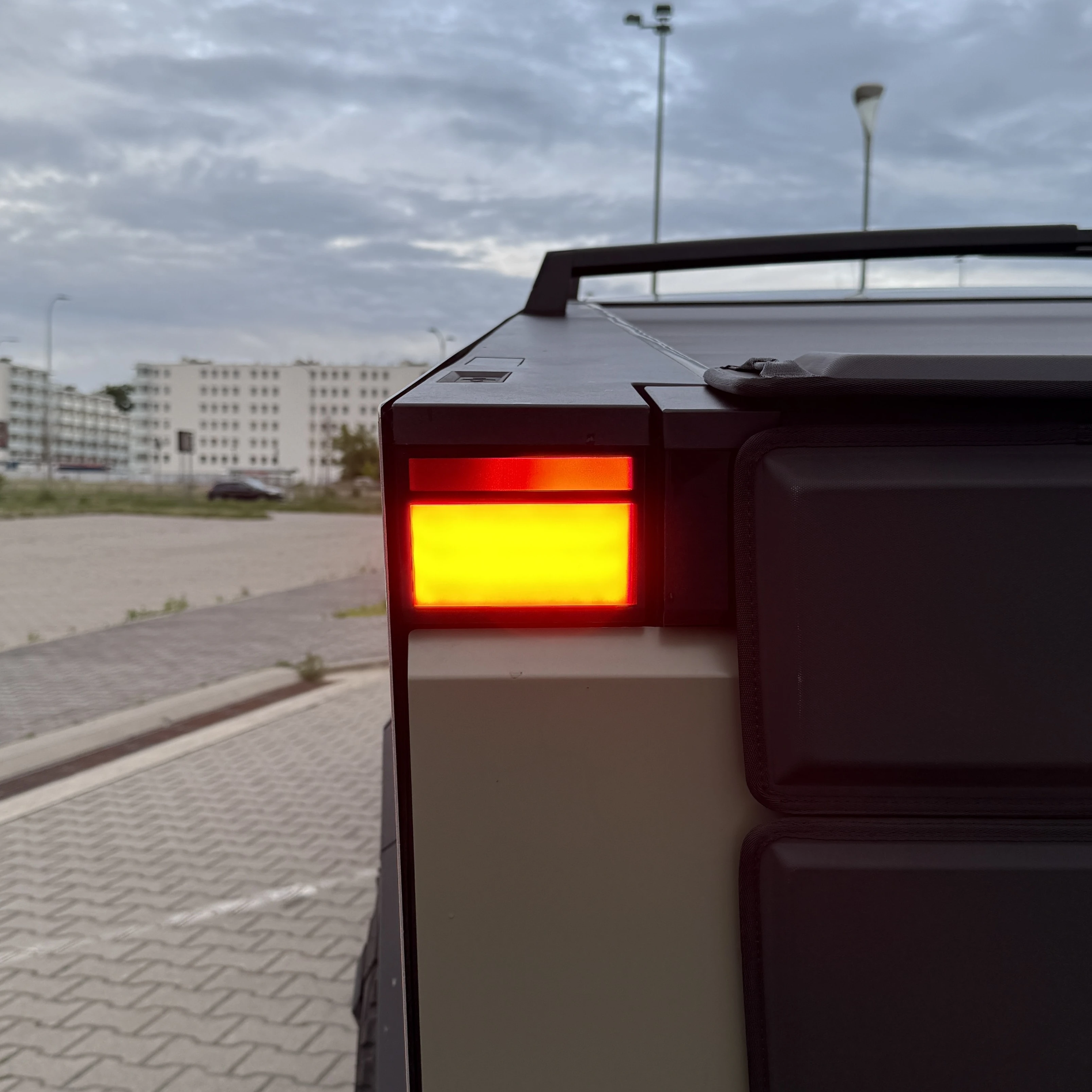 Światła tylne Cybertrucka po konwersji