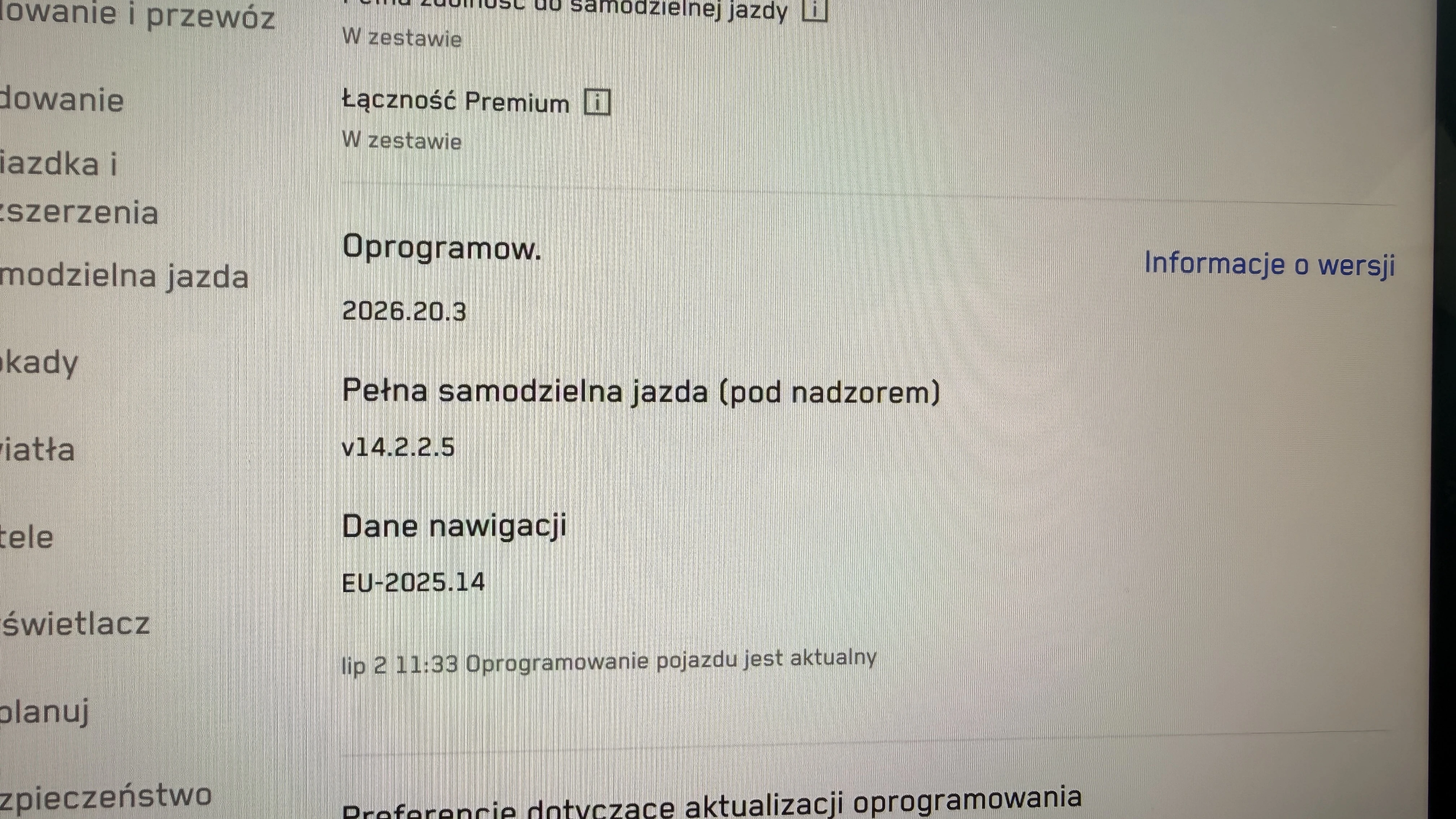 Ekran Cybertrucka po wgraniu europejskiego oprogramowania
