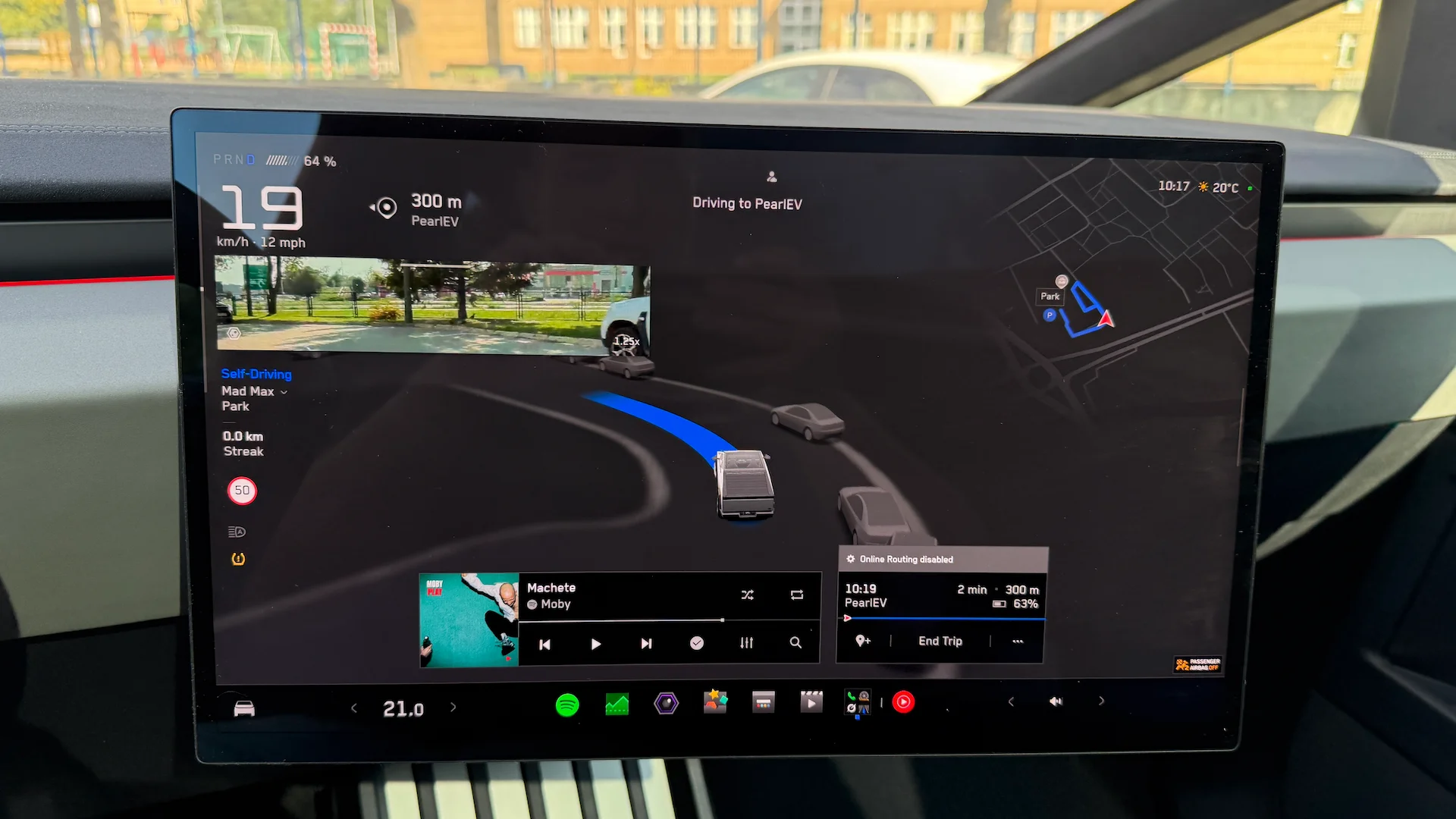 Cybertruck w trybie FSD (Supervised) – wizualizacja jazdy na ekranie