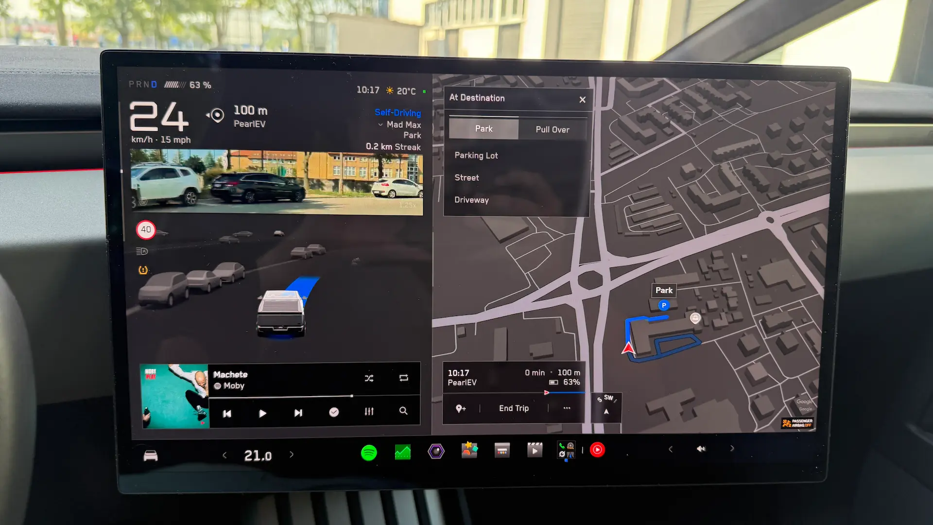 FSD (Supervised) w Cybertrucku – dojazd do celu i parkowanie
